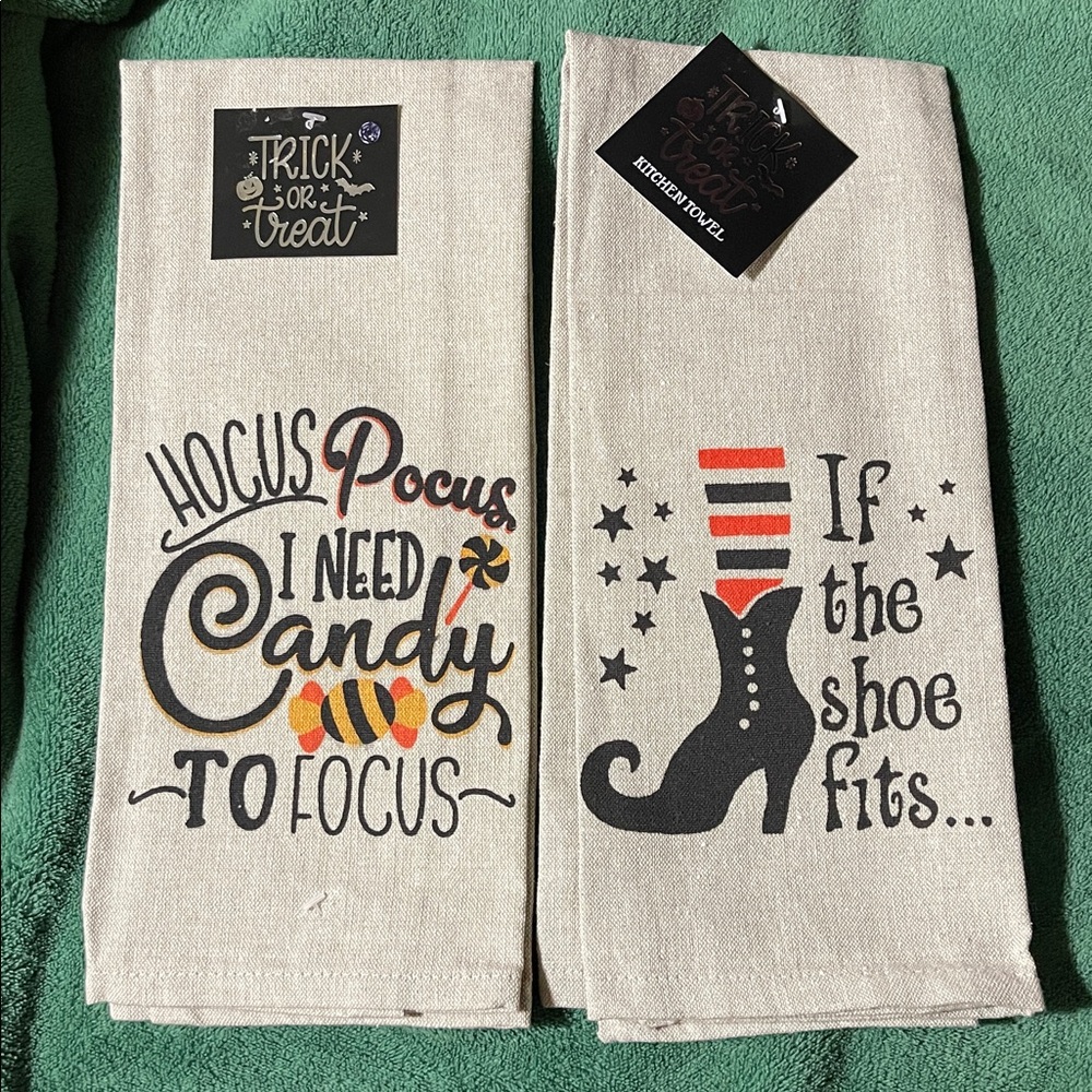 2 Halloween kitchen towels NWT